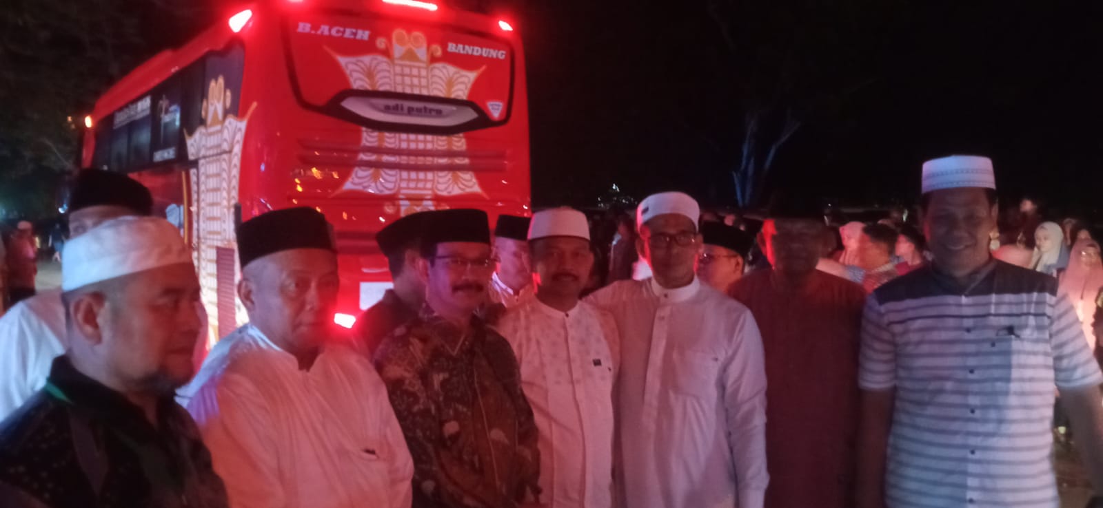 Pj.Bupati Aceh Tamiang Bersama Ribuan Warga Lepas Keberangkatan 147 Calhaj