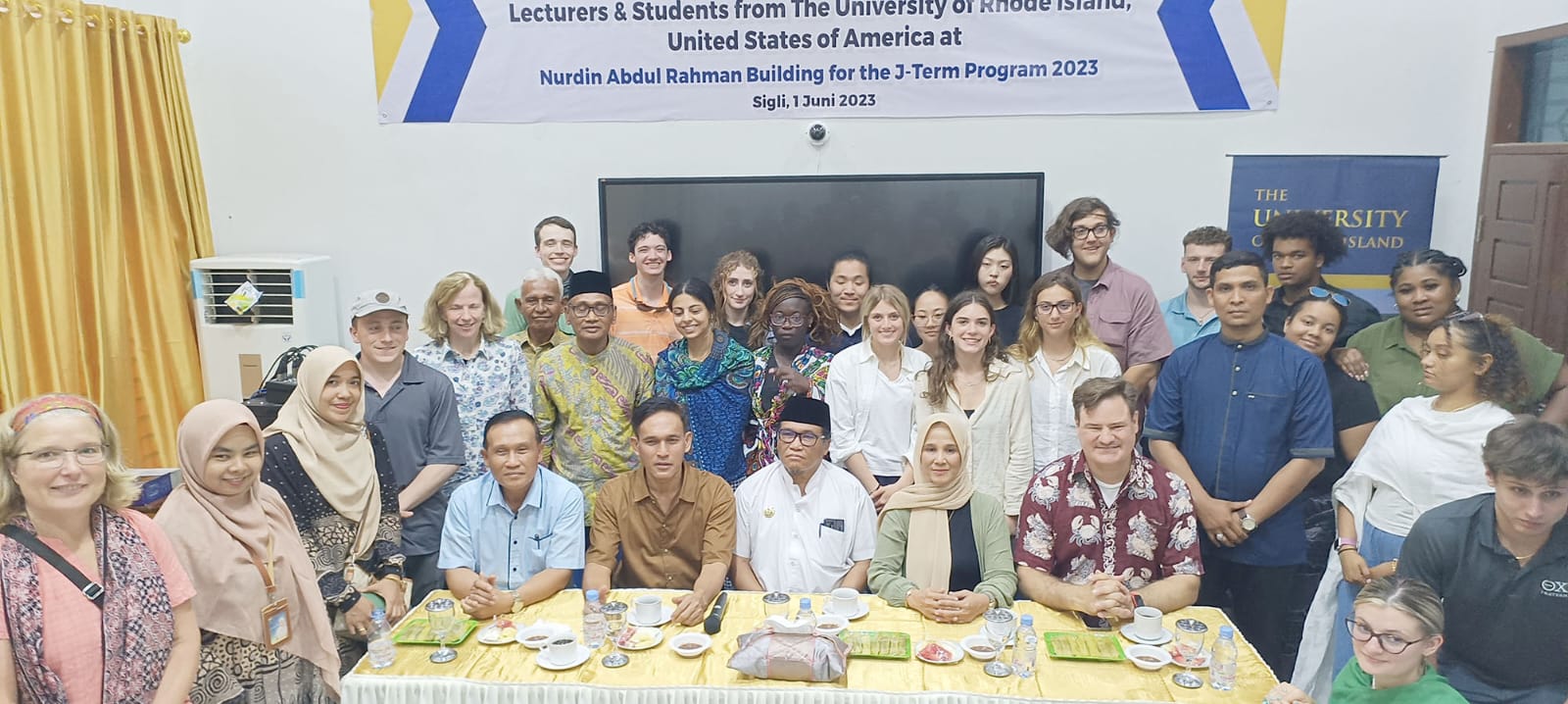 Pj Bupati Pidie Berbahasa Inggris Terima Kunjungan Mahasiswa Amerika