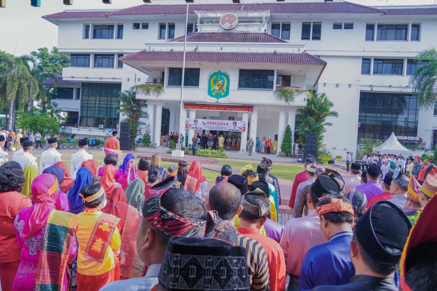 Kehadiran ASN Layaknya Sebagai Keluarga & Pelayan Bagi Masyarakat