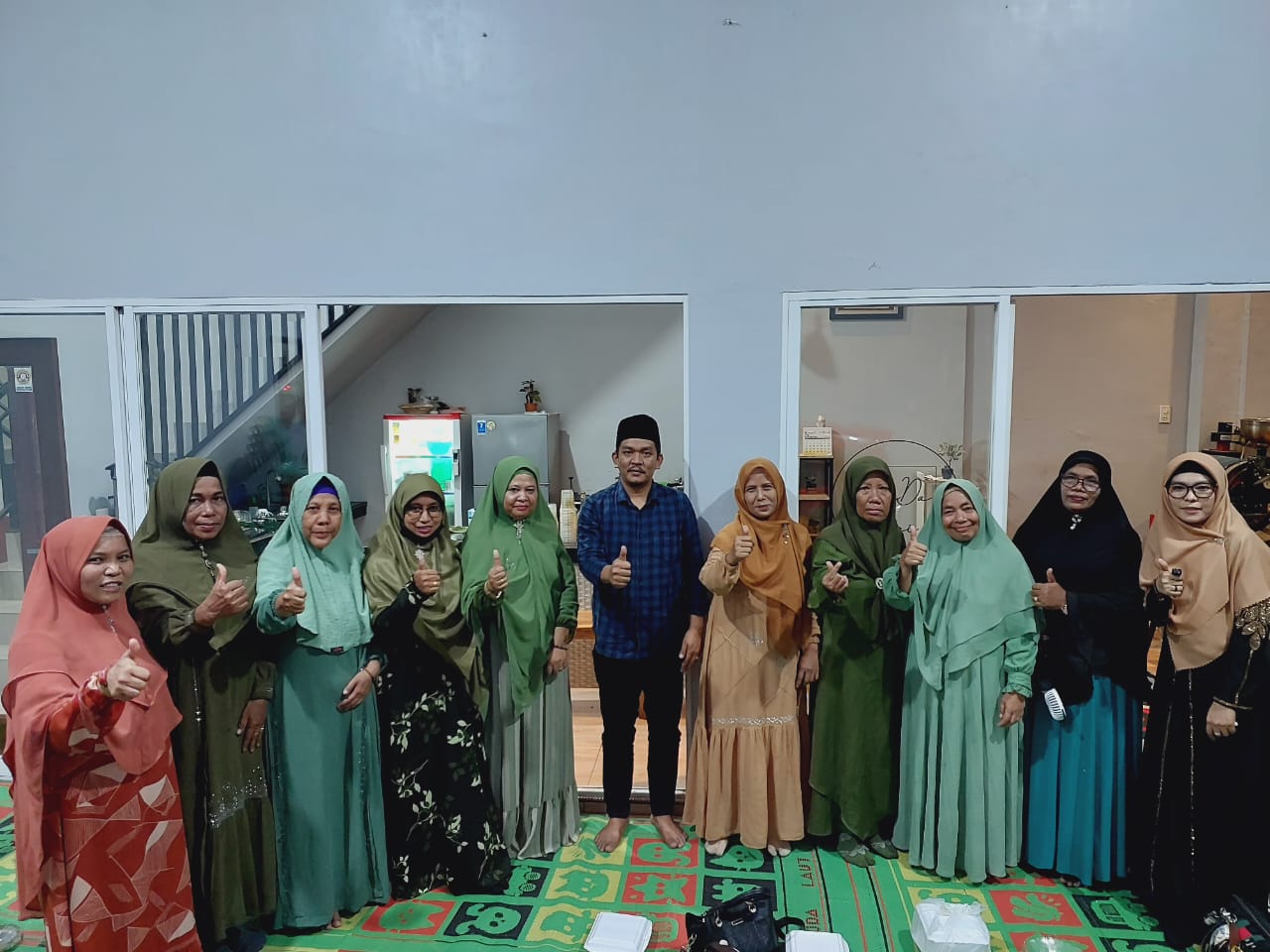 Ibu-ibu Jamaah Al Muhajirin Siap Antarkan Darwis H Harahap Jadi DPD