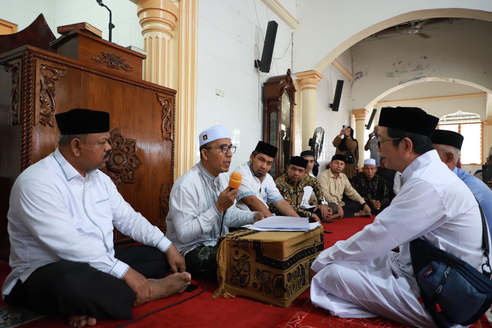 Pj Bupati Aceh Besar Saksikan Pensyahadatan Warga Tionghoa