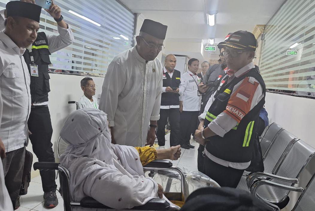 Menko PMK Usul Insentif Untuk Jemaah Sukarela Bantu Lansia