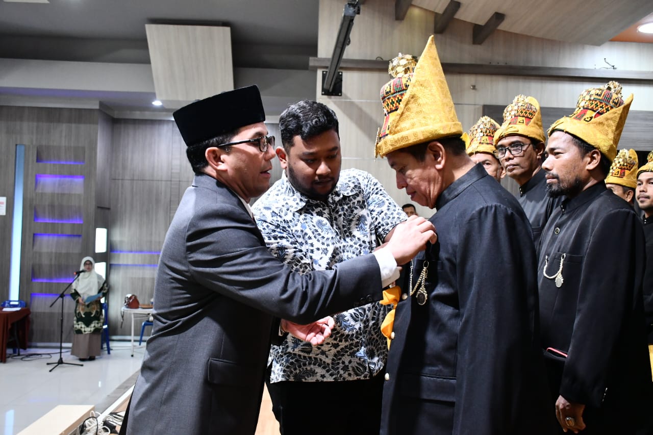 Penulis Albayan Harian Waspada Ketua MAA Kota Banda Aceh