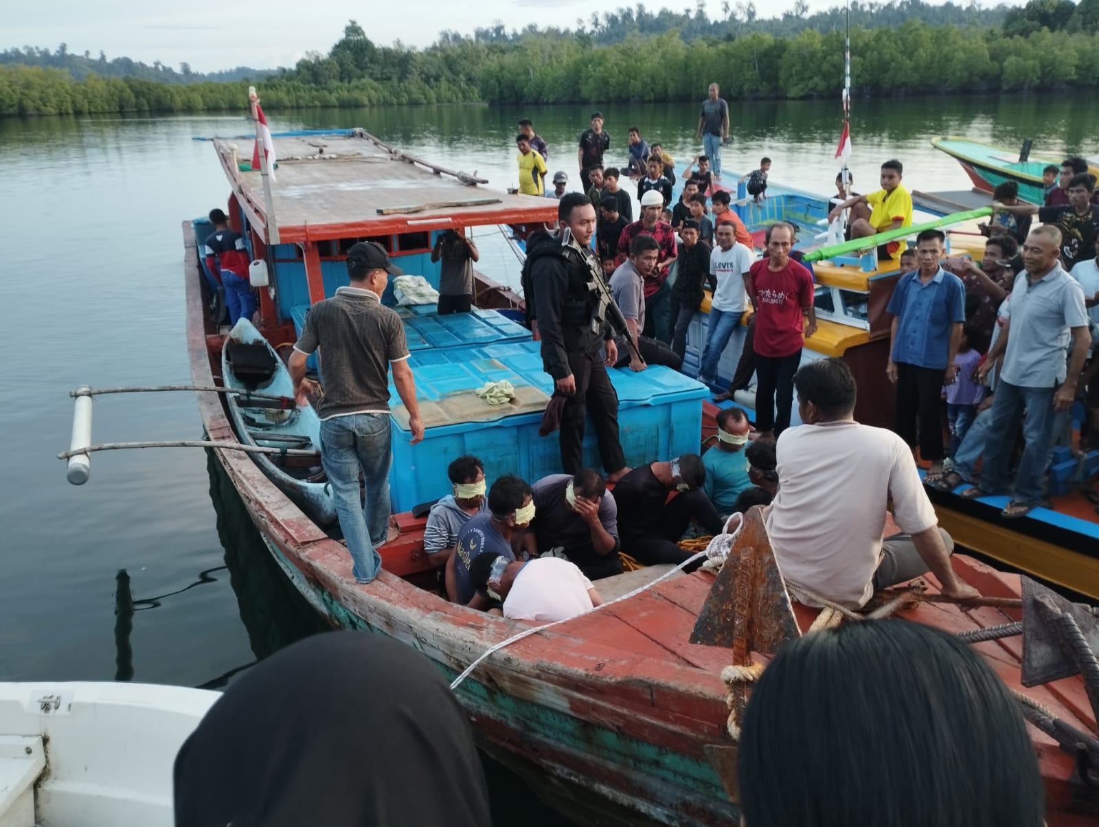 8 Pengebom Ikan Laut Simeulue Ditangkap