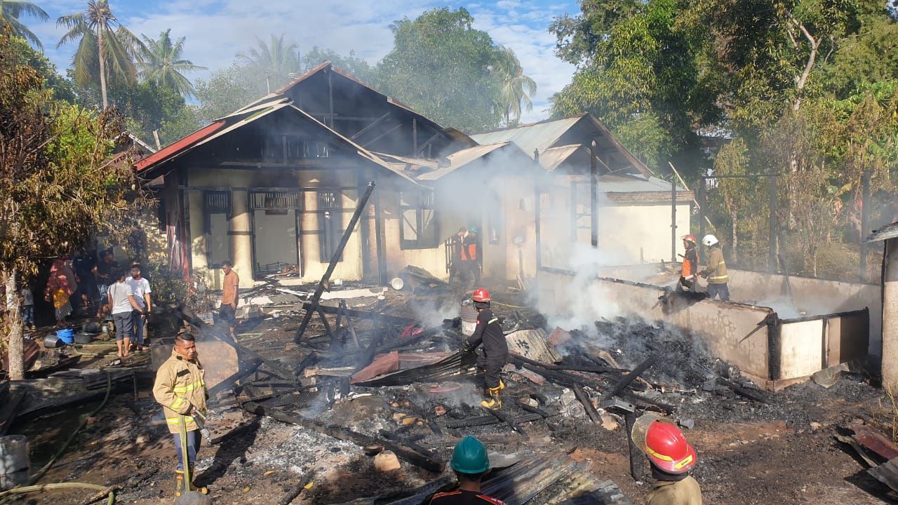 Dua Rumah Terbakar Di Kuta Baro