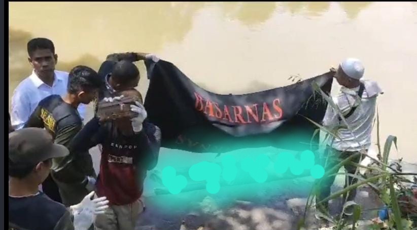 Jasad Pria Terapung Di Sungai Deli Medan Marelan