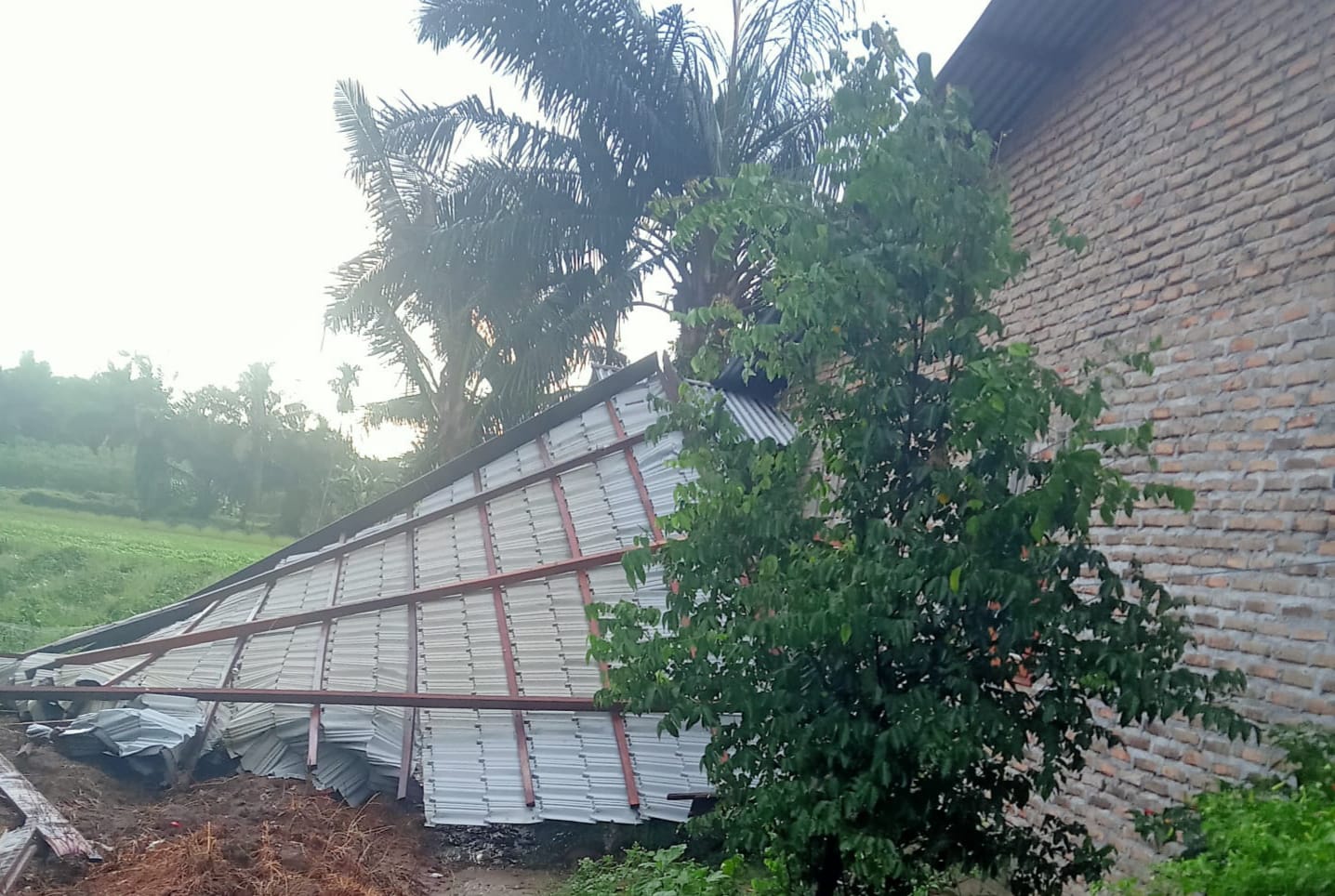 Belasan Rumah Di Sergai Rusak Diterjang Puting Beliung