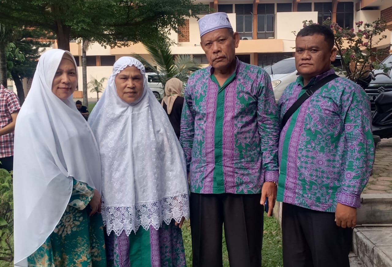 Nelik: Alhamdulillah Bisa Berangkat Haji Bersama Orang Tua