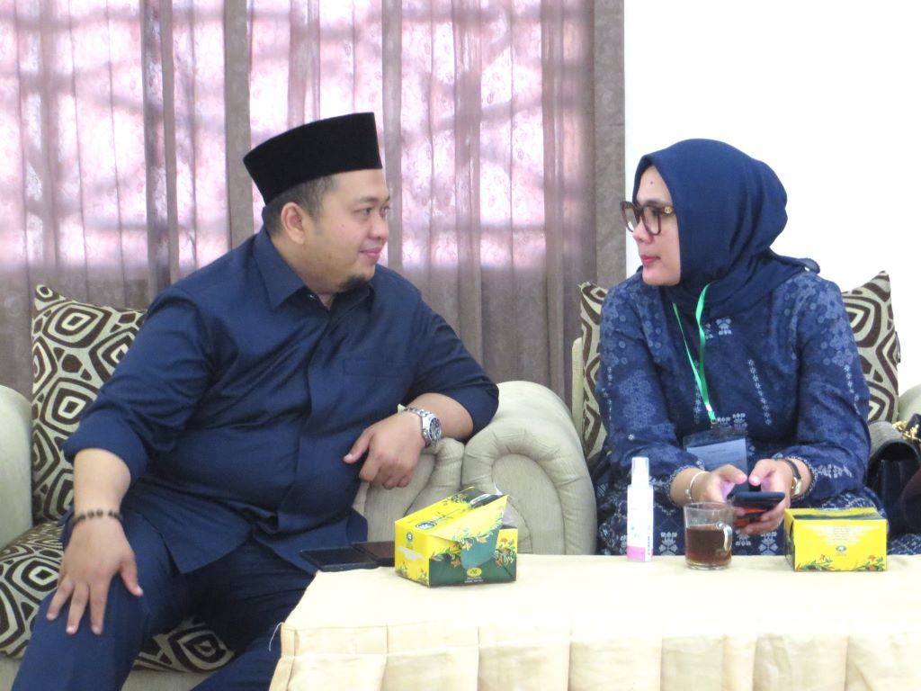 Bupati Dolly Dan Ketua PKK Sambut Jamaah Tapsel Di Asrama Haji Medan