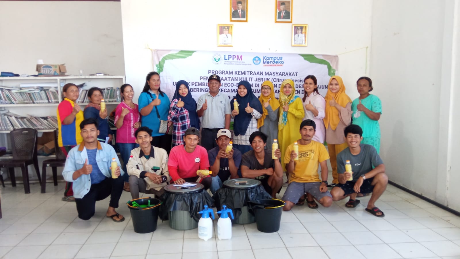 Tim PKM Unimed Edukasi WargaBuat Eco-Enzym Dari Kulit Jeruk