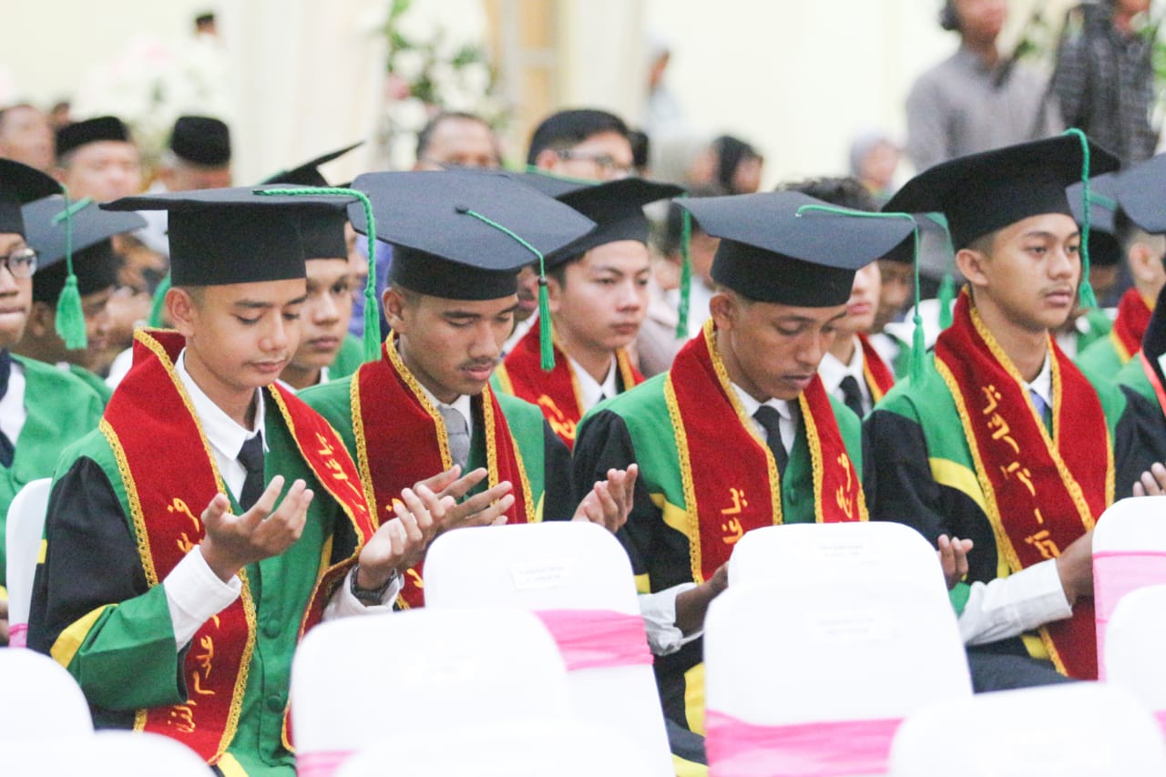 90 Santri Dan Santriwati Dayah MUQ Pagar Air Diwisuda