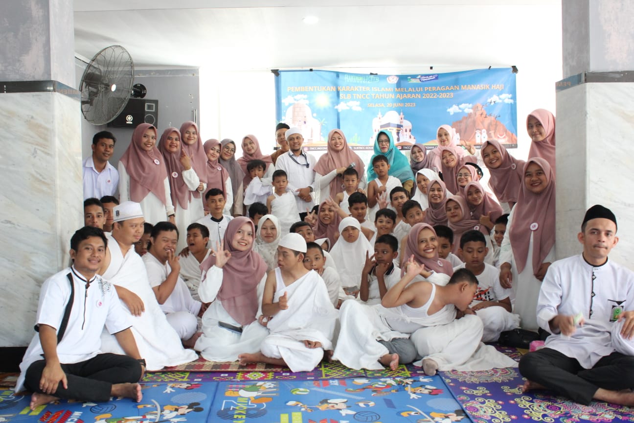 SLB TNCC Ikuti Peragaan Manasik Haji Di Masjid Oman Banda Aceh