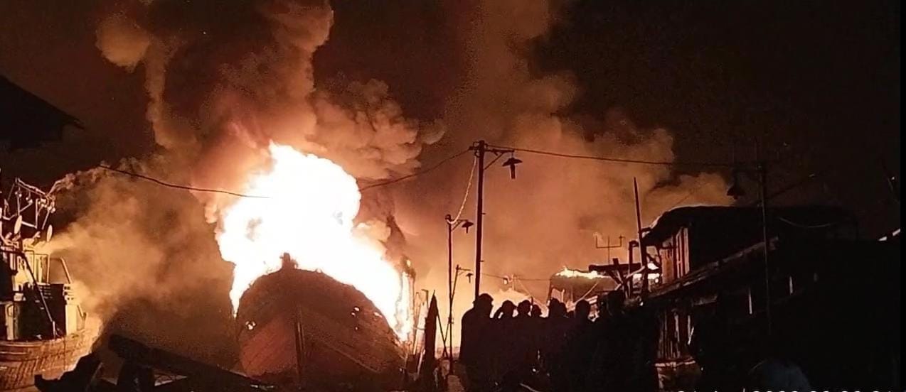 7 Kapal Pukat Trawl Ludes Terbakar Di Gabion Belawan