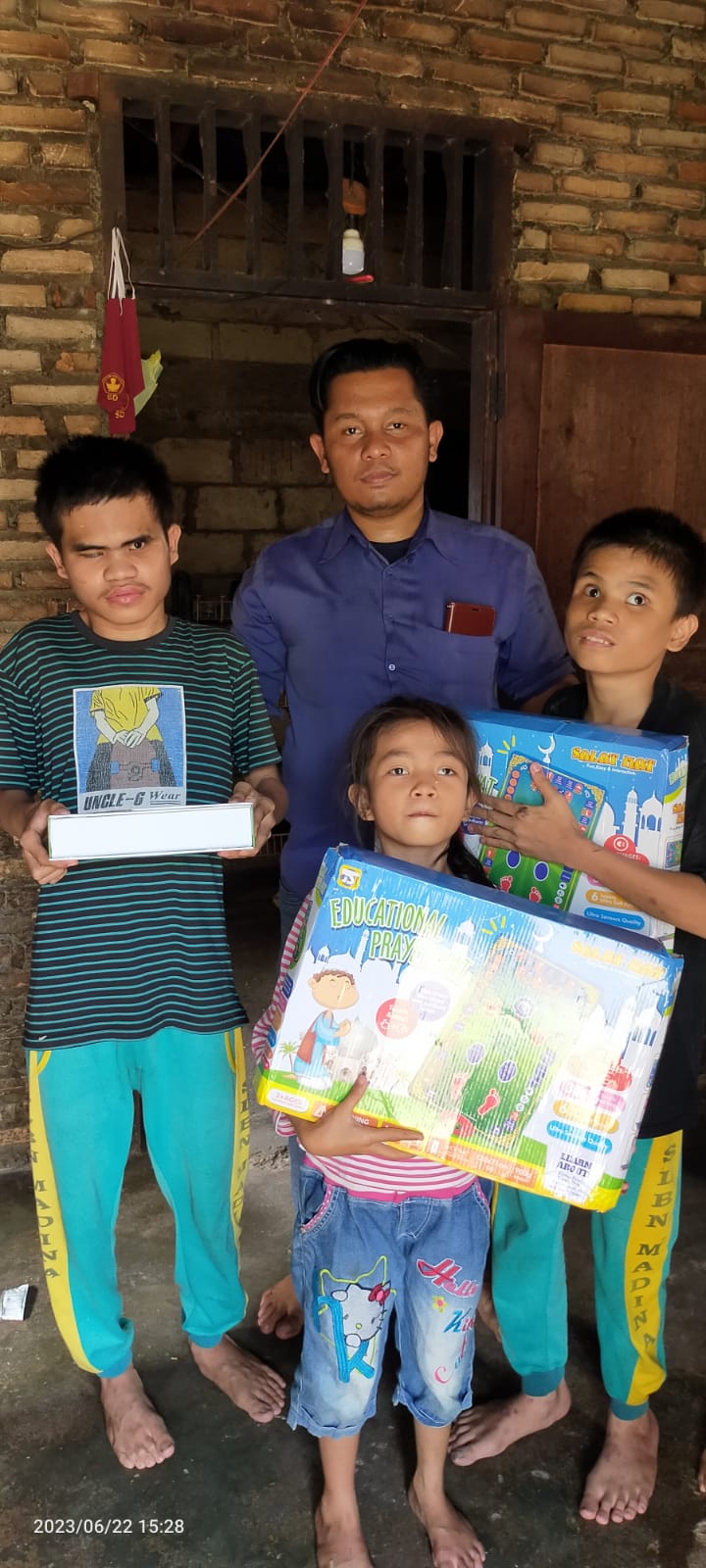 5 Anak Penderita Katarak, 3 Buta Terima Alquran Digital