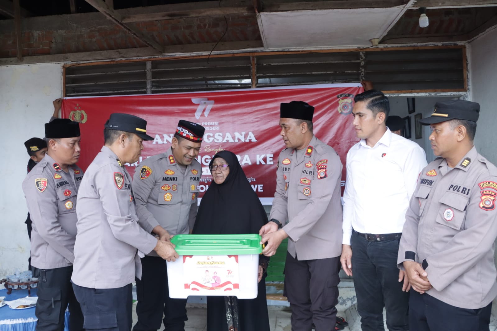 Rasa Syukur HUT Bhayangkara Ke-77, Kapolres Lhokseumawe Sambangi Keluarga Purnawirawan