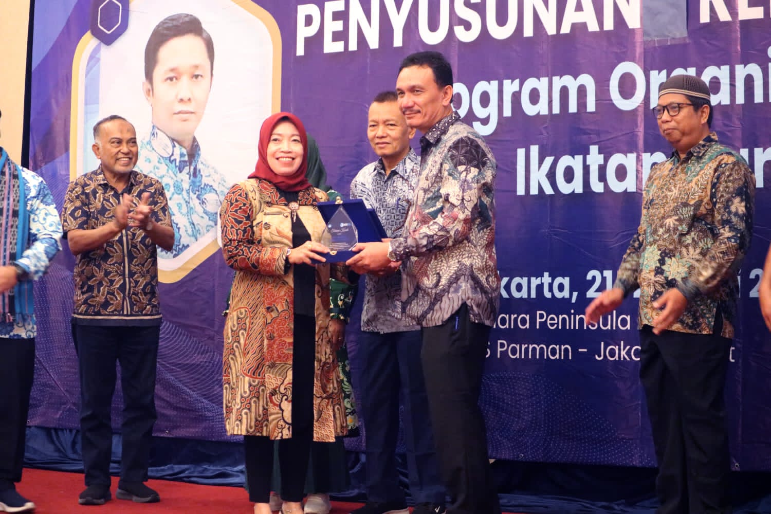 Kadisdikbud Aceh Utara Terima Penghargaan Dari Dirjen GTK Kemendikbudristek RI