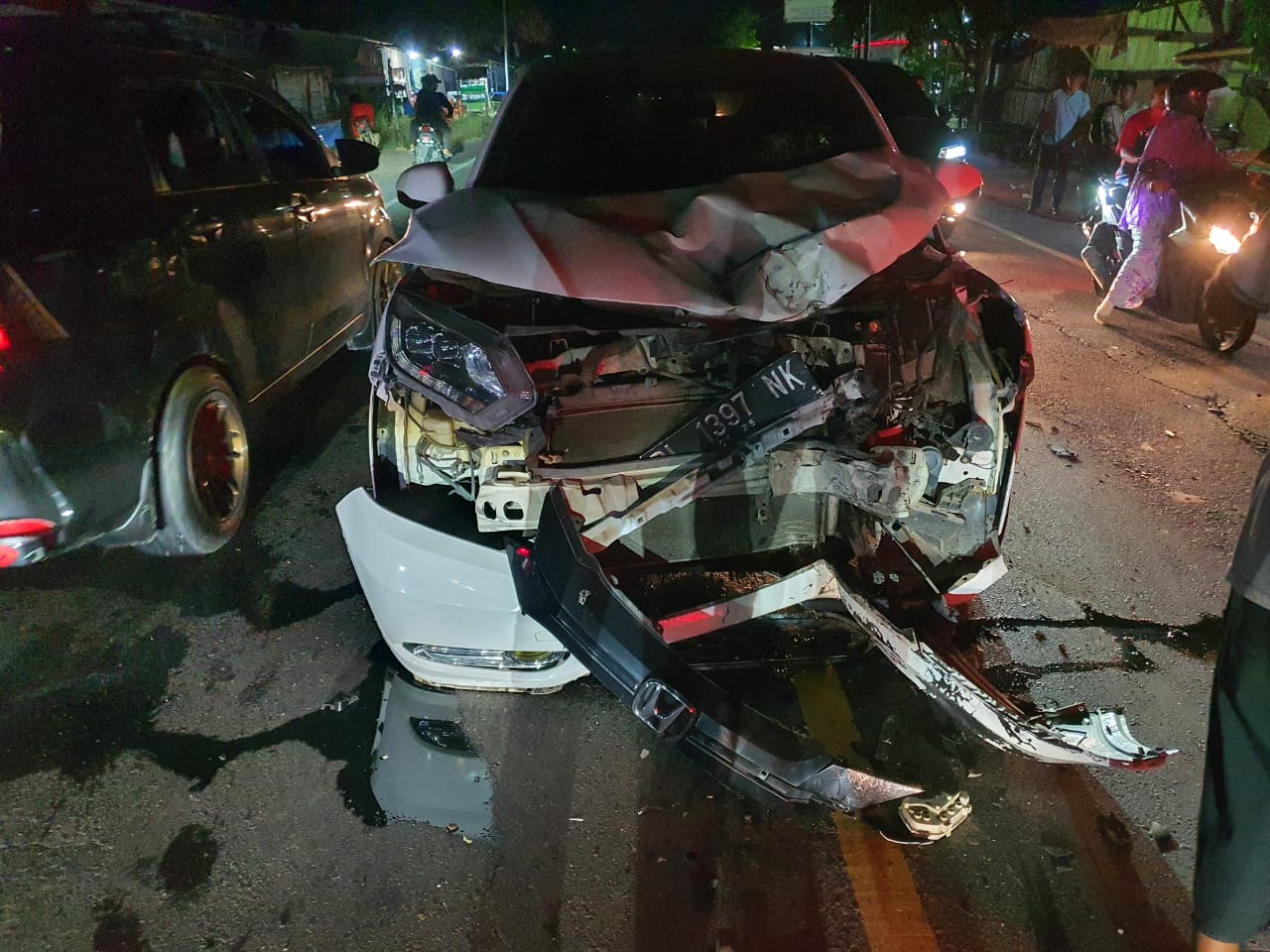 Laga Kambing, Pengendara Sepedamotor Tabrak Honda HRV