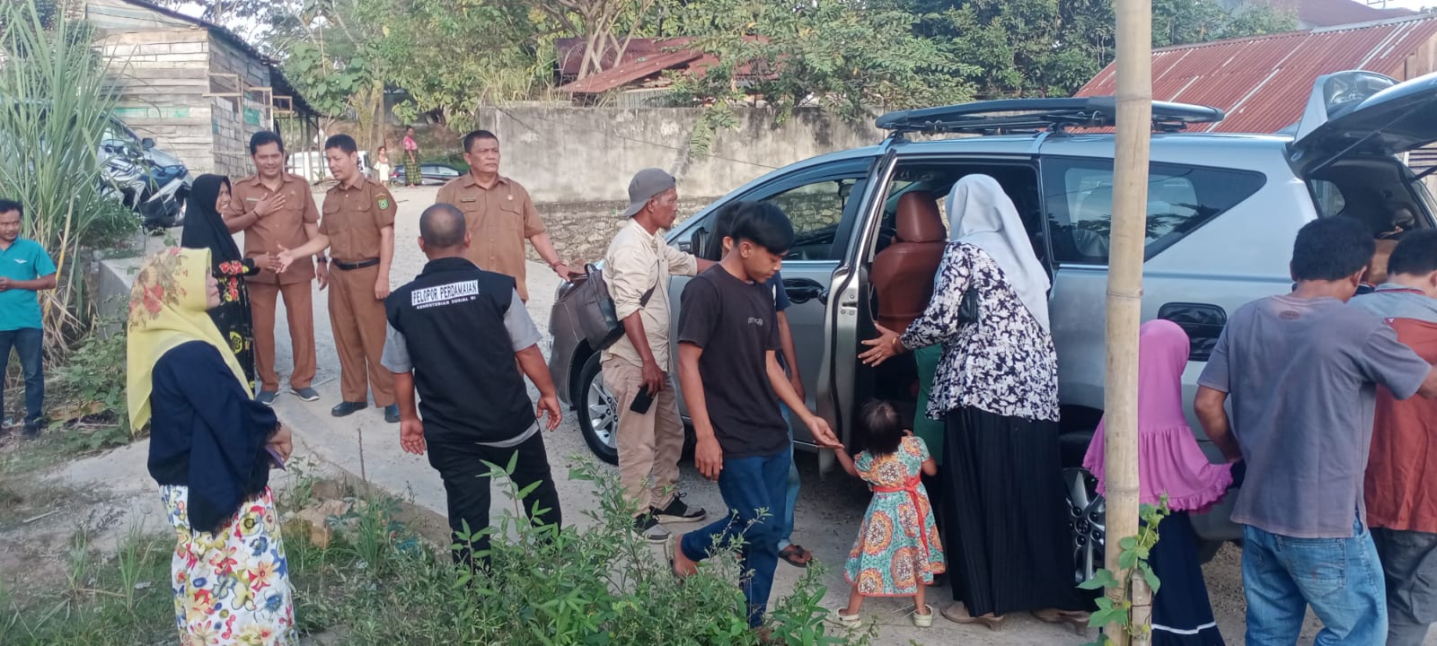 Penderita Katarak Sekeluarga Ke RSUP Adam Malik Medan