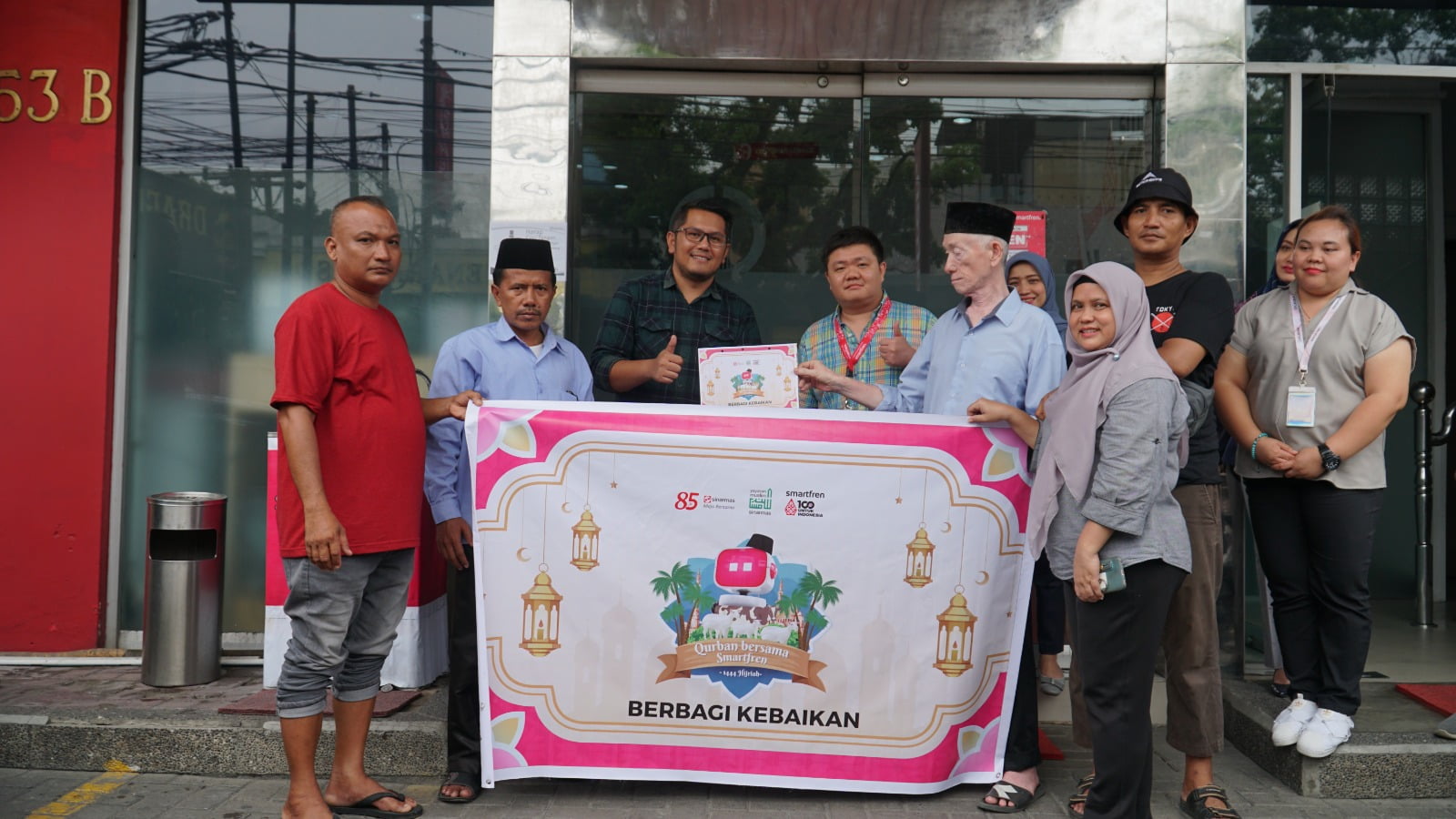 Idul Adha 1444 H, Smartfren Serahkan Hewan Kurban Untuk Warga Sekitar