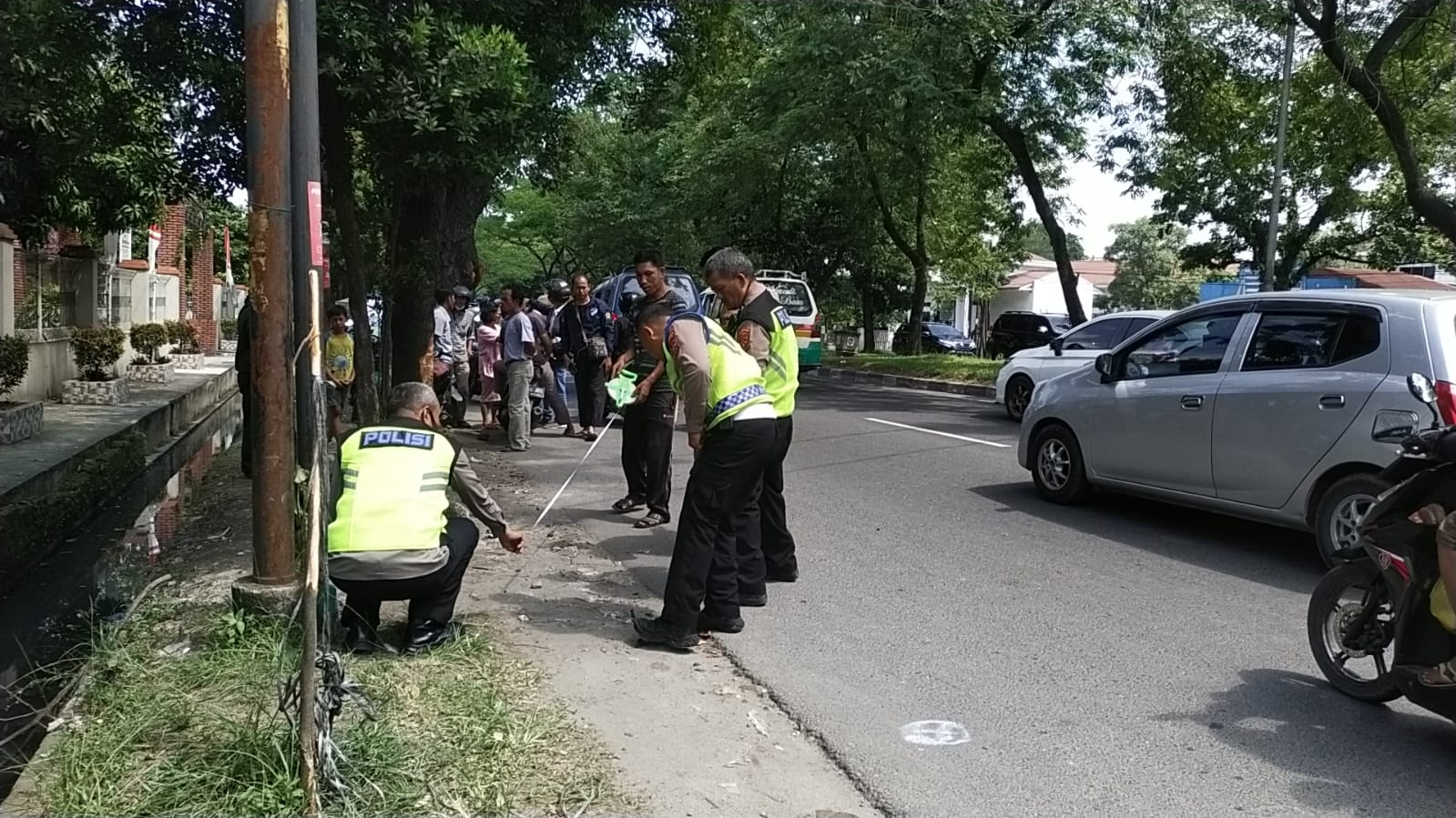 Dua Mayat Pria Dalam Parit Diduga Korban Lakalantas
