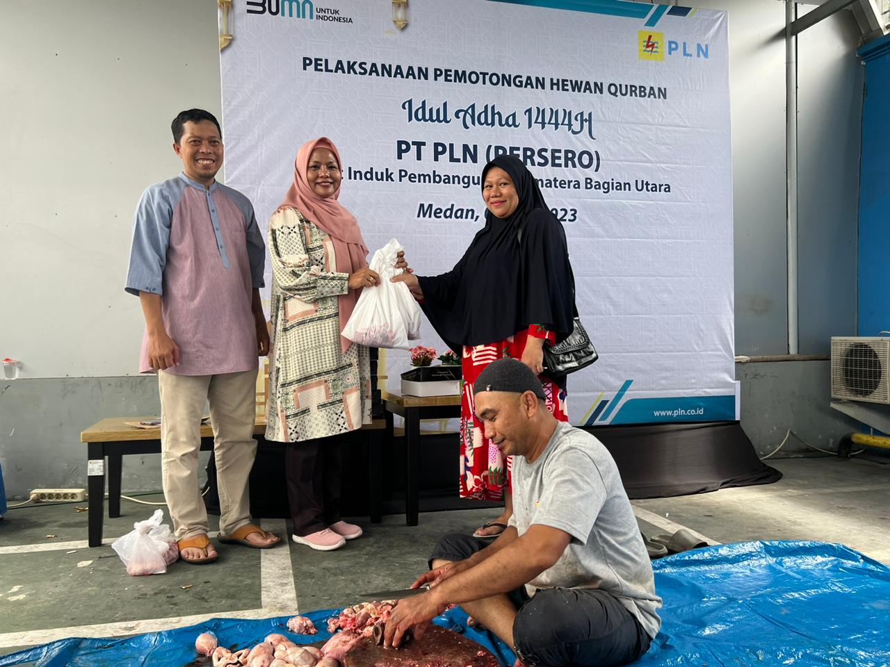 PLN UIP SBU Gelar Aksi Tebar Daging Kurban Idul Adha, Sembelih 21 Ekor Sapi Dan Kambing