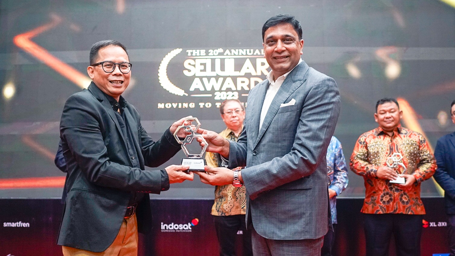 Bawa Indosat Bertumbuh Memberdayakan Indonesia, Vikram Sinha Meraih CEO Of The Year 2023