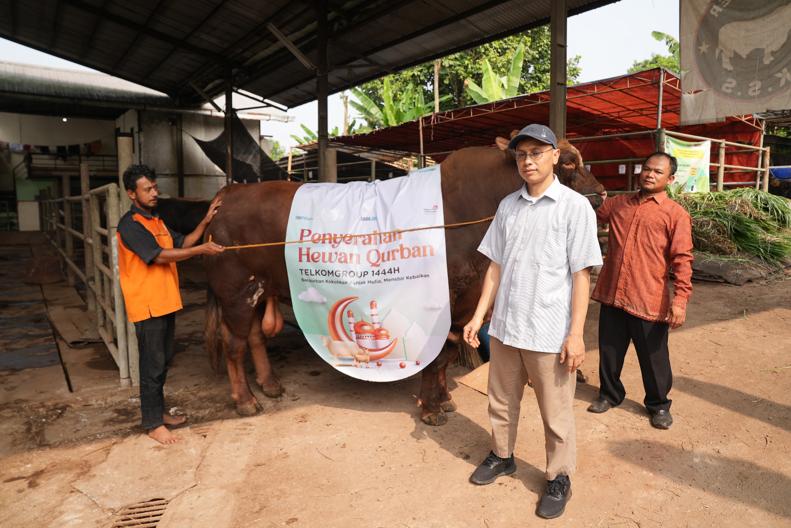TelkomGroup serahkan lebih dari 1.000 hHwan Kurban ke 7 Regional di Indonesia