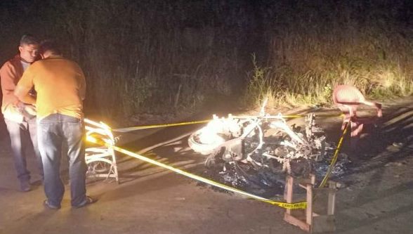 Gegara Parkir, Warga Keroyok 2 Pria Dan Bakar 7 Sepeda Motor