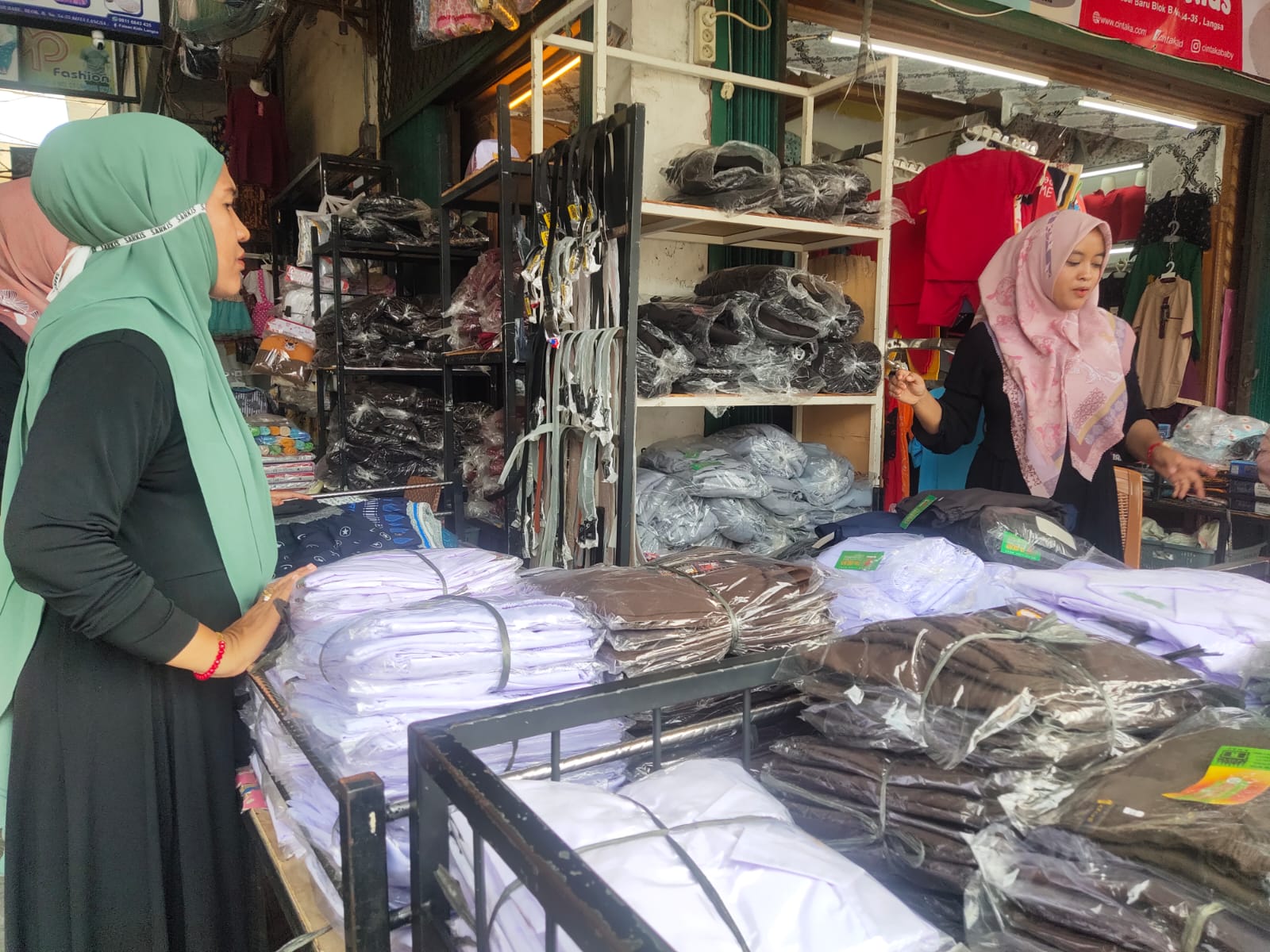 Pedagang Seragam Sekolah Di Kota Langsa Sepi Pembeli
