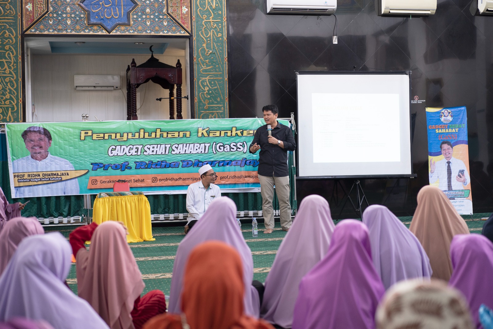 Prof.Ridha Dharmajaya Jadi Narasumber Penyuluhan Kanker Di Perwiritan Masjid Istiqomah