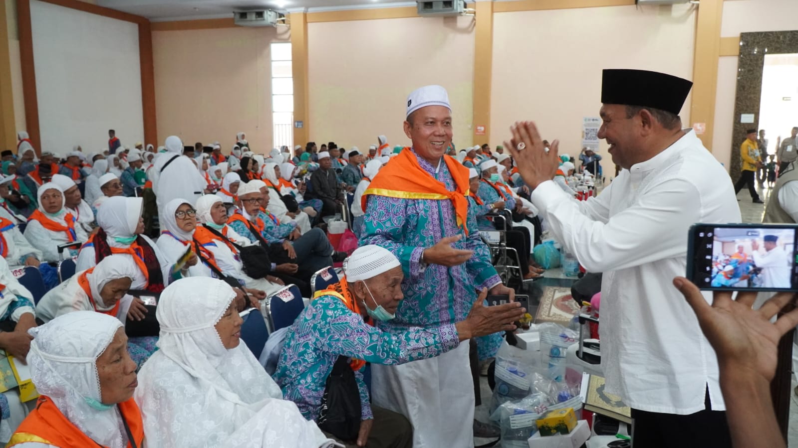 H.Syah Afandin,SH Sambut Kepulangan Jamaah Haji Asal Langkat