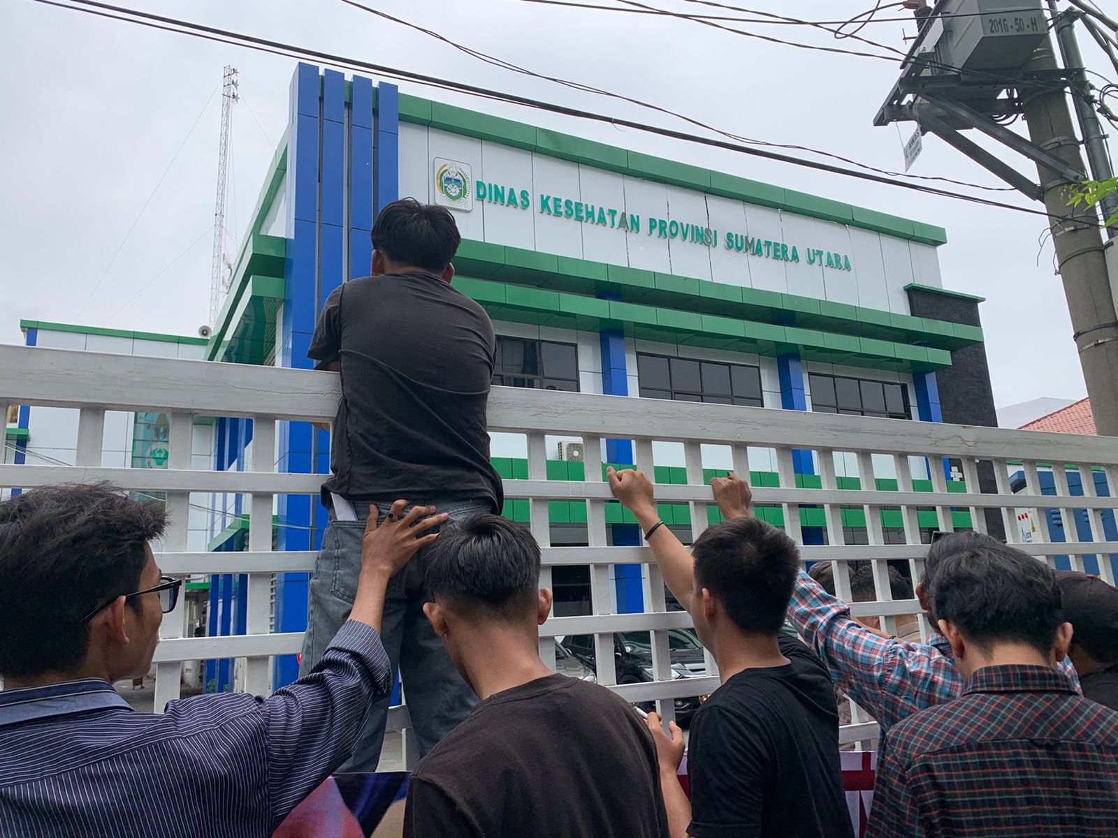 MAKI Demo Dinkes Dan Gubsu