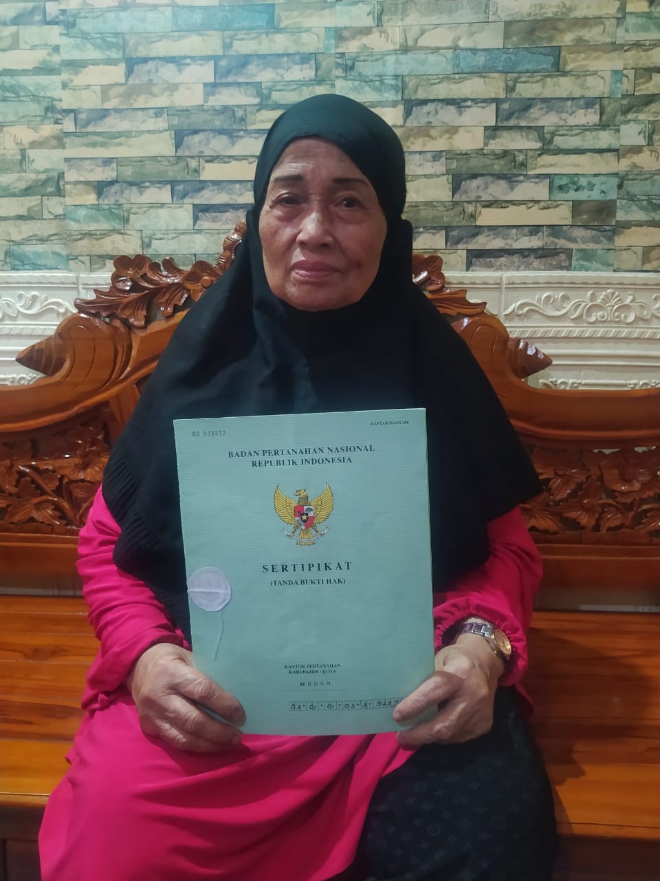 Ruko Miliknya Diklaim Orang Lain, Nek Ratna Minta Perlindungan Hukum Ke Presiden