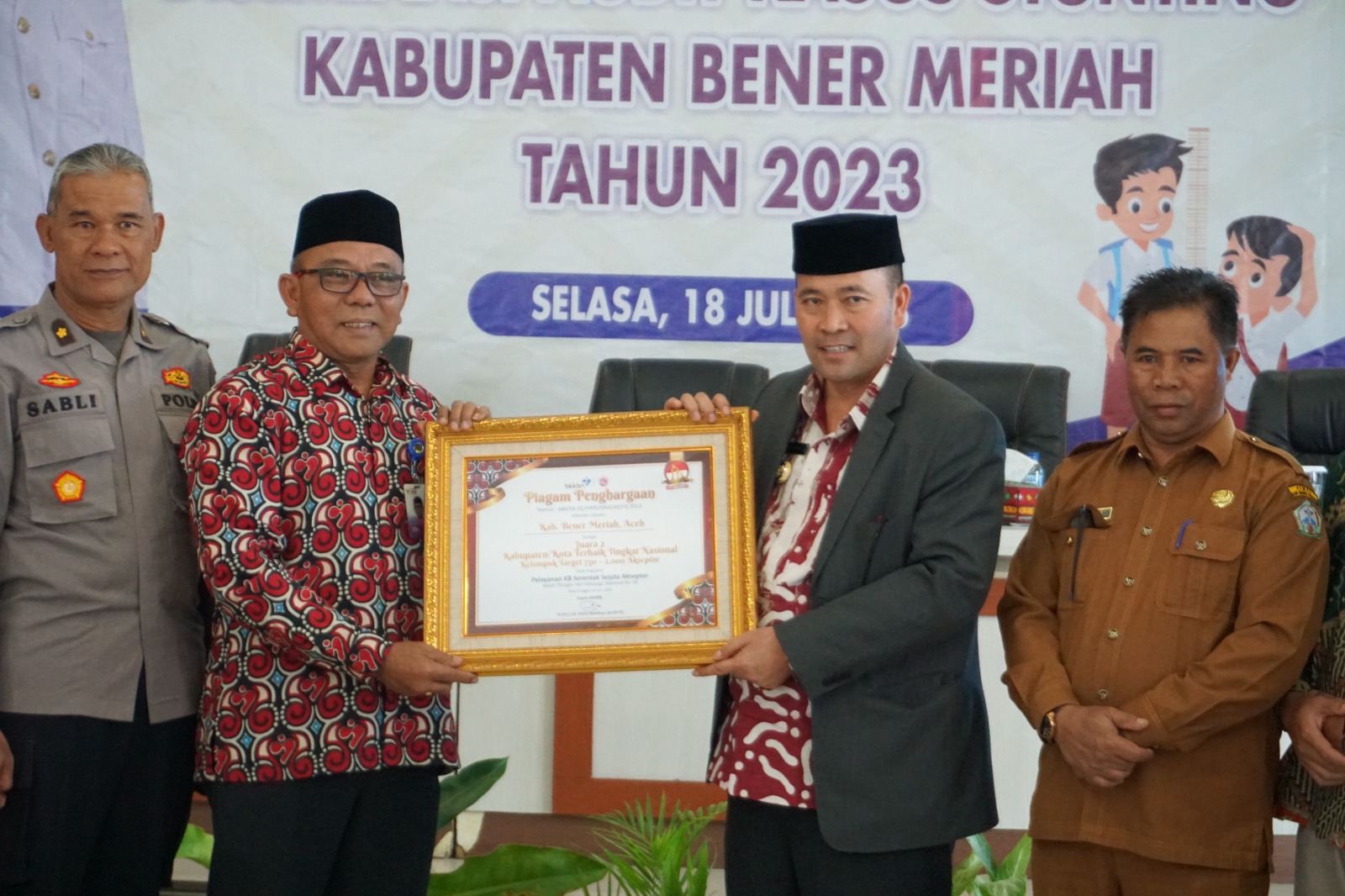 Pemkab Bener Meriah Terima Dua Penghargaan Dari BKKBN