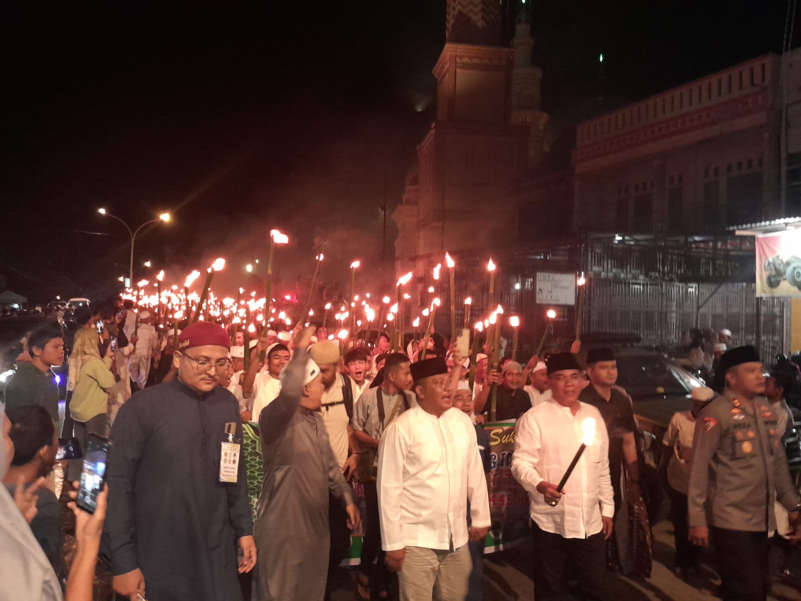 Ribuan Pawai Obor SemarakkanTahun Baru Islam Di Madina