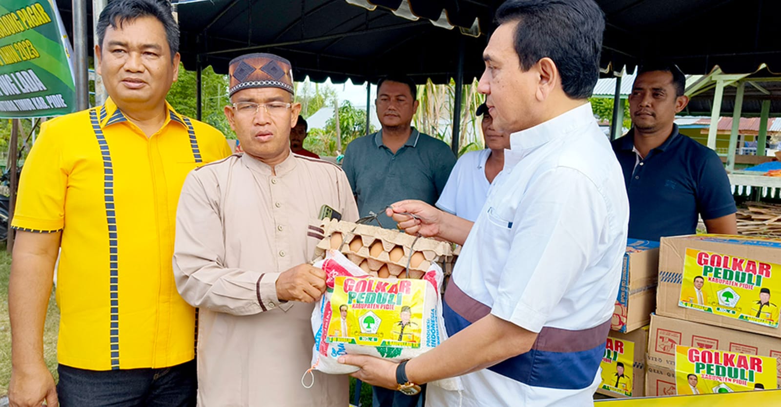 Ketua DPD Golkar Aceh Bantu Korban Kebakaran Rumah Di Pidie