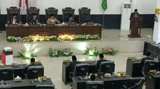 Kadis Pendidikan Bacakan Sejarah Berdirinya Labura Disidang Paripurna