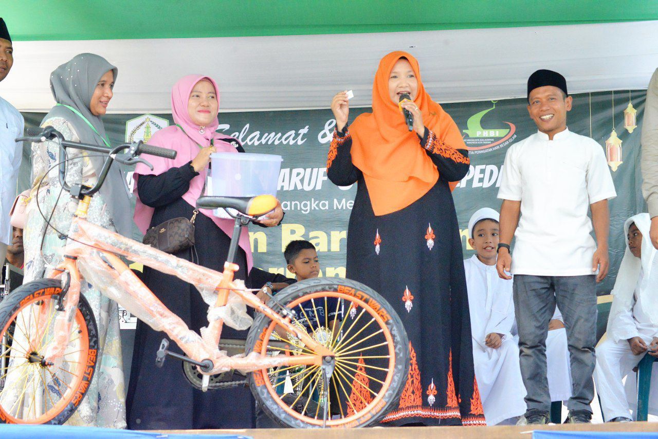 Nova Zahara Hadiri Pawai Ta'aruf Di Kecamatan Kota Kualasimpang