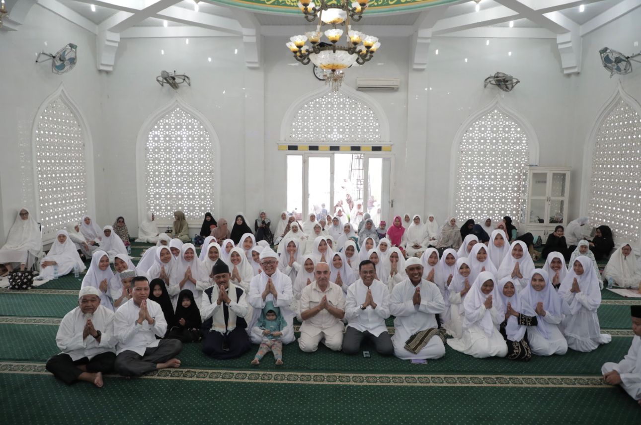 GM PLN Sumut Kunjungi Pendiri Ponpes Baitul Mushtaghfirin Al-Amir