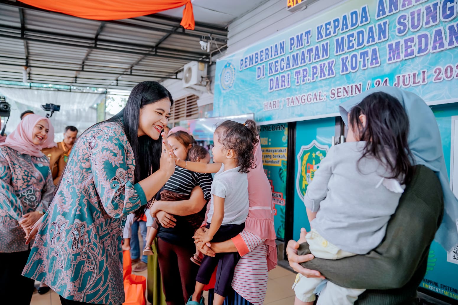 26 Anak Stunting Terima PMT, Ny Kahiyang Ayu Motivasi Orang Tua Semangat Rawat Sang Buah Hati