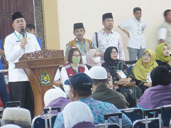 Ahmad Qosbi Sambut Kepulangan Kloter 19 Debarkasi Medan