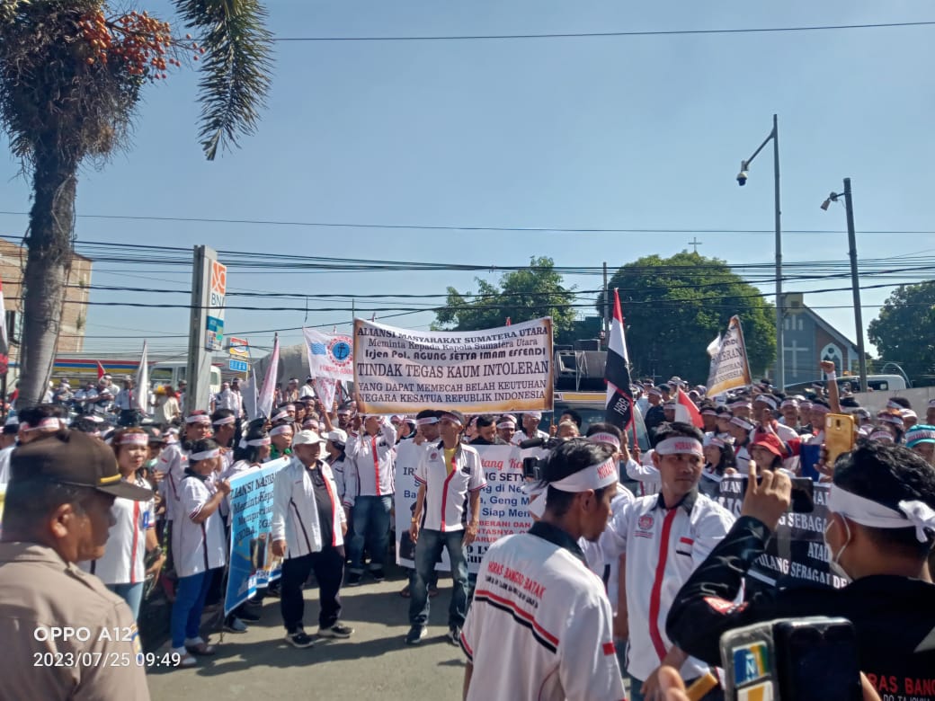 Ribuan Massa Geruduk Mapoldasu
