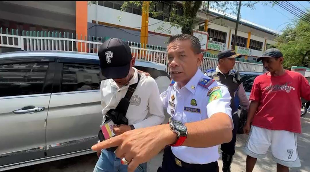 Dishub Medan Tertibkan Parkir Berlapis Dan Amankan Jukir Yang Tak Gunakan e-Parking Di Jalan Jambi