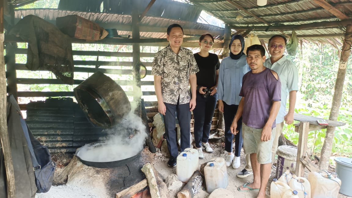 Bank Mestika Kunjungi Petani Dan Pengrajin Gula Aren Di Deliserdang