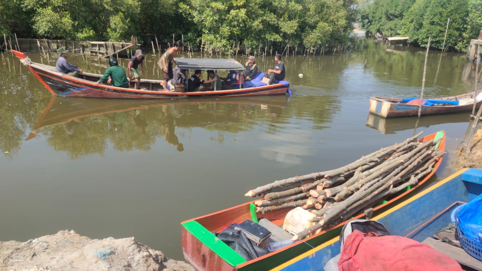 Dua Pembalak Liar Bakau Dan Tiga Boat Diserahkan Ke Polres Langsa
