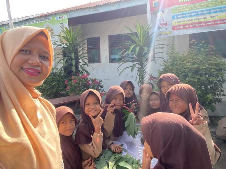 Ecoprint Memberi Warna Baru Dalam Pembelajaran Di UPT SDN 30 Pasar Lapan