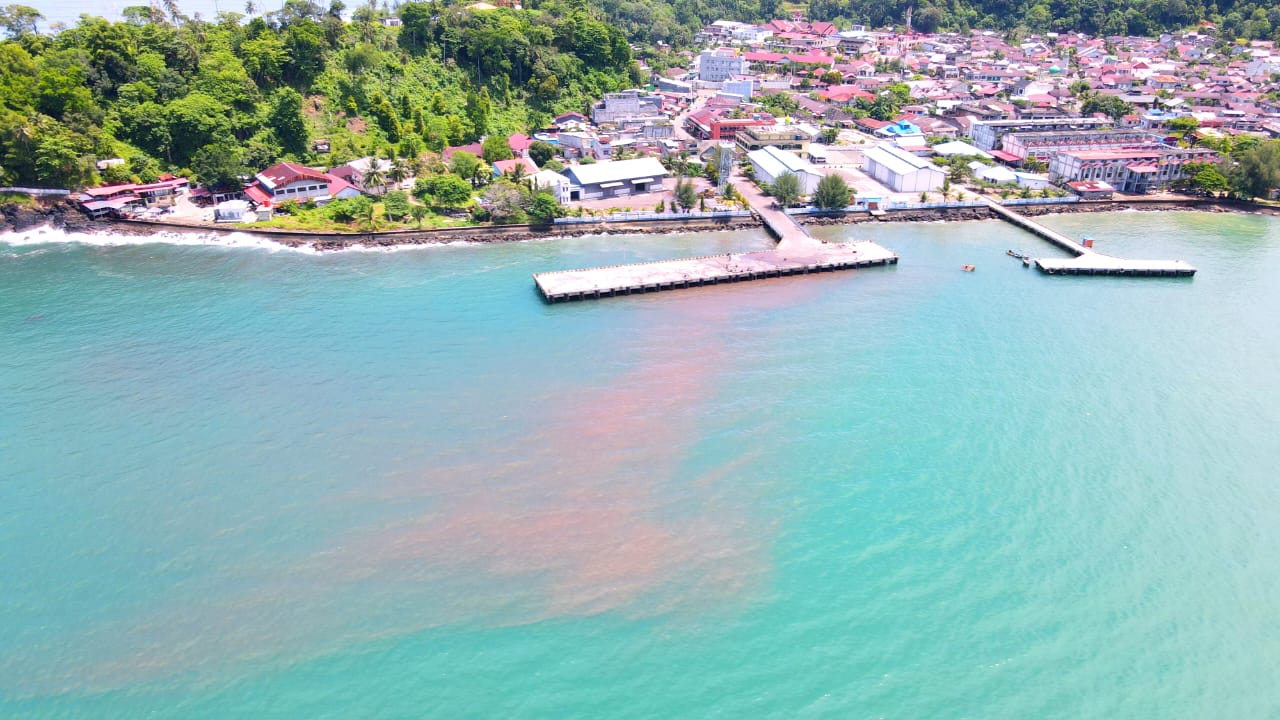 Tumpahan Material Bijih Besi Cemari Laut Aceh Selatan