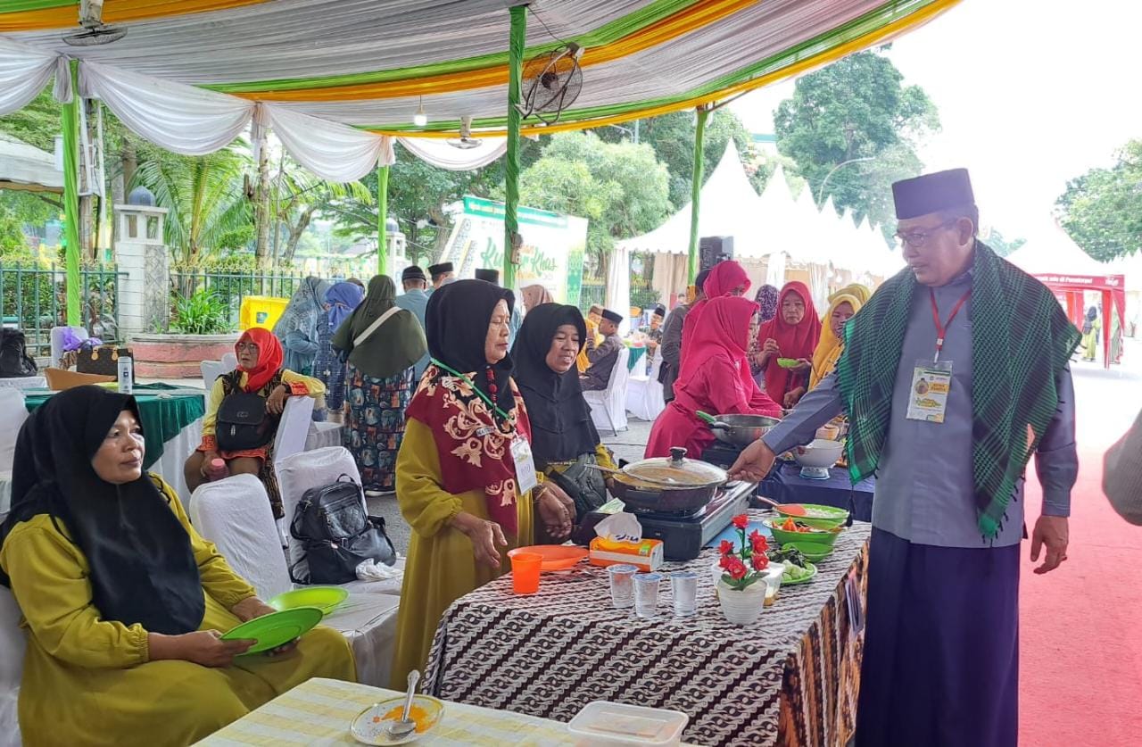 16 MUI Kecamatan Sekota Medan Ikuti Lomba Memasak Gulai Lemak Ikan di Pekan KHAS