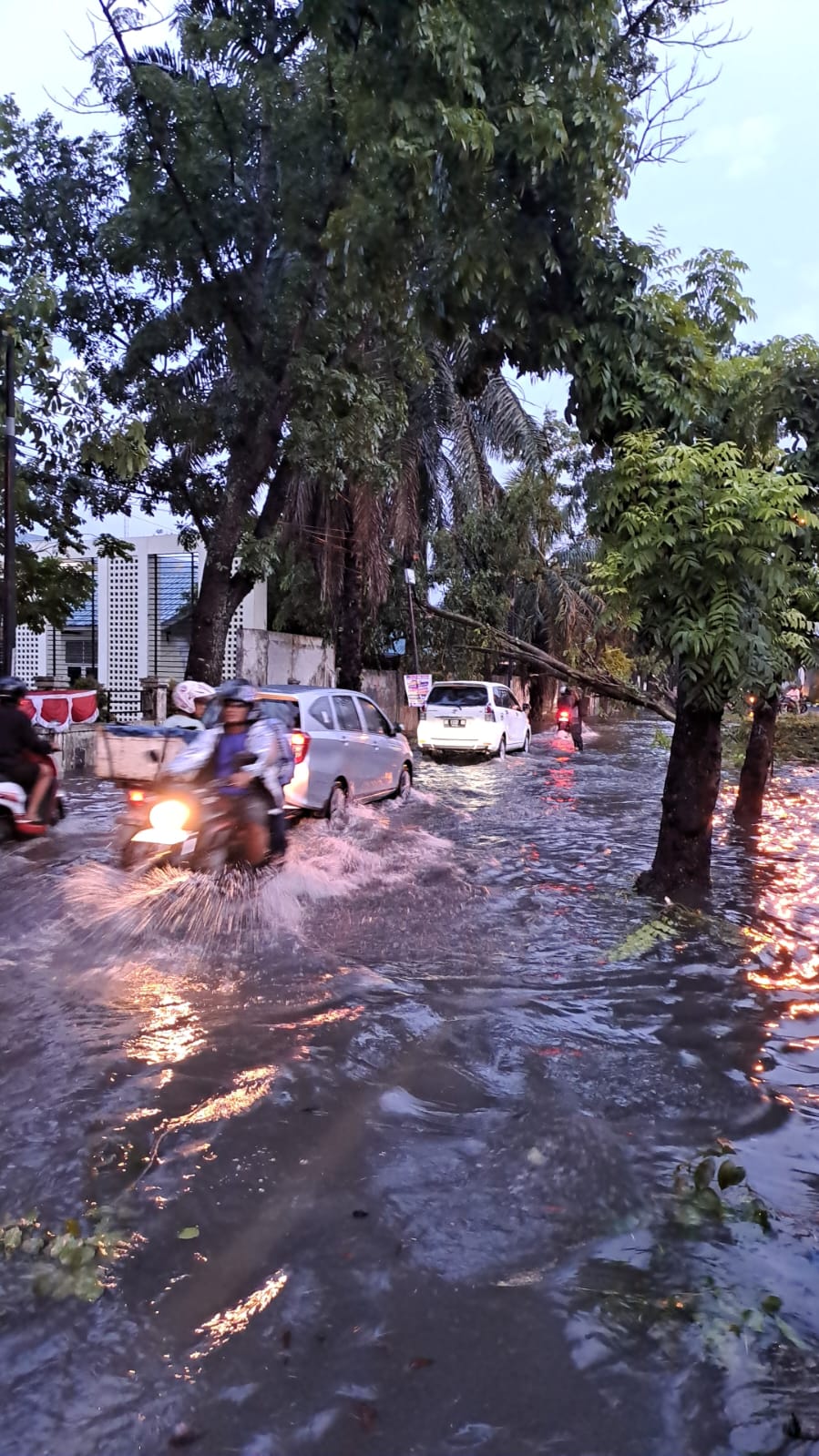 Hujan Sebentar, Banjir Kepung Kota Medan