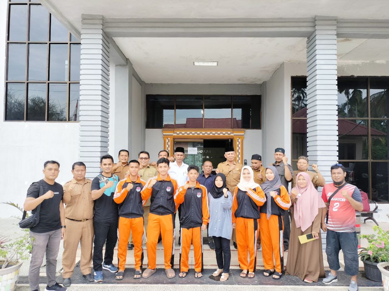 Kacabdin Lepas Kontingen KOSN SMAN 3 Langsa Ke Gayo Lues